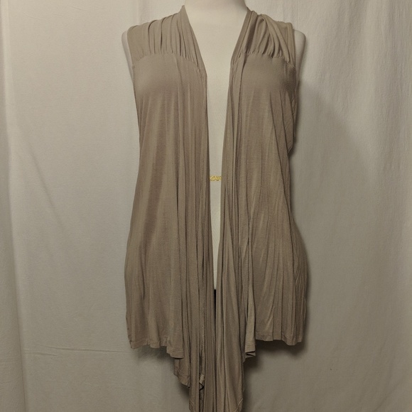 Missguided Taupe Long Flyaway Vest - Picture 6 of 6